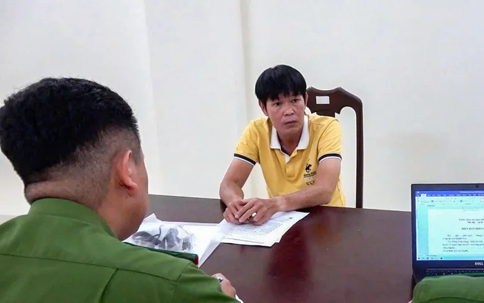 Bắt giam 2 HLV bóng đá ăn chặn gần 3 tỷ của VĐV 2 Khởi tố, bắt tạm giam 2 cựu HLV vì 'ăn chặn' tiền của cầu thủ