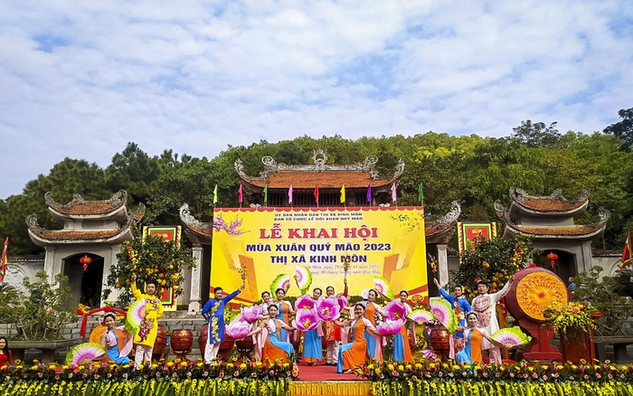 CỔNG ĐỀN CAO AN PHỤ KIẾN TRÚC TRUYỀN THỐNG CHẠM KHẮC TINH XẢO